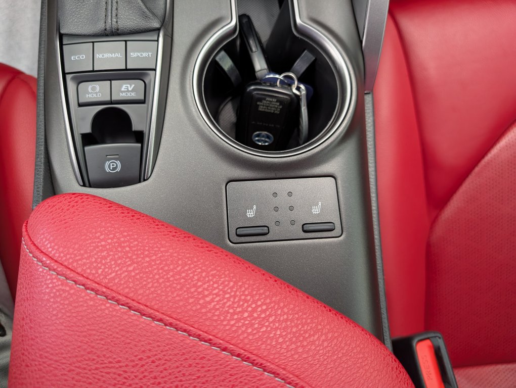2021 Toyota Camry Hybrid XSE, CUIR ROUGE, in Magog, Quebec - 18 - w1024h768px