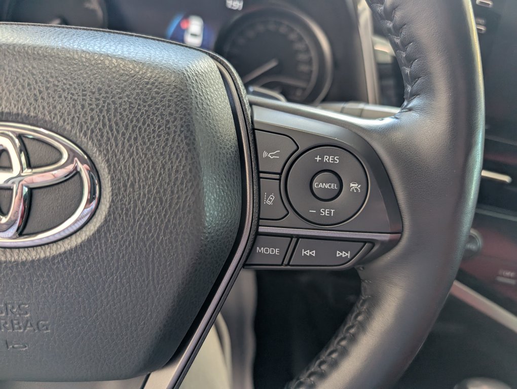 2021 Toyota Camry Hybrid XSE, CUIR ROUGE, in Magog, Quebec - 22 - w1024h768px