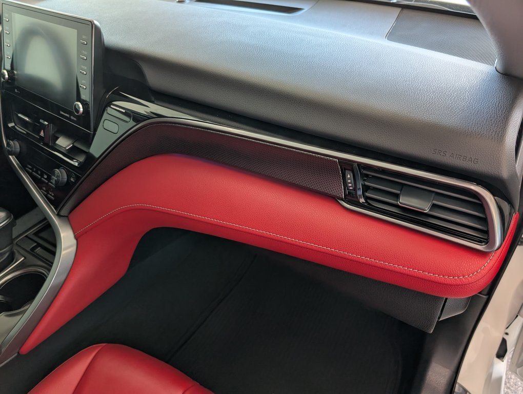 2021 Toyota Camry Hybrid XSE, CUIR ROUGE, in Magog, Quebec - 10 - w1024h768px