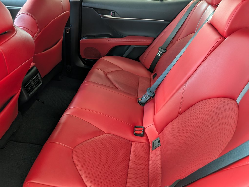 2021 Toyota Camry Hybrid XSE, CUIR ROUGE, in Magog, Quebec - 12 - w1024h768px