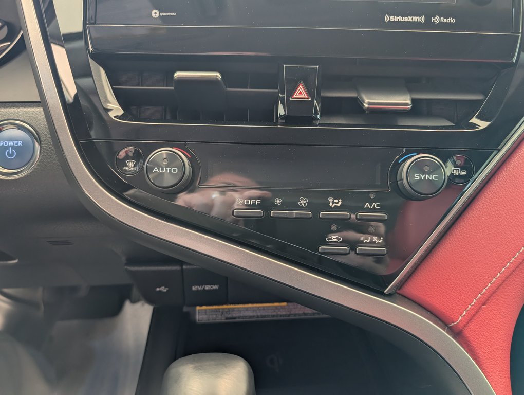2021 Toyota Camry Hybrid XSE, CUIR ROUGE, in Magog, Quebec - 20 - w1024h768px