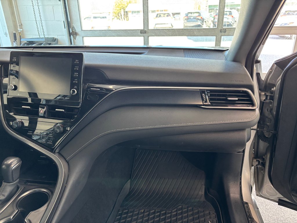 2022 Toyota Camry Hybrid SE in Magog, Quebec - 8 - w1024h768px