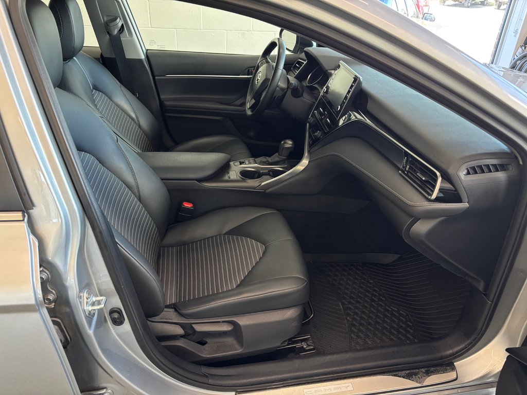 2022 Toyota Camry Hybrid SE in Magog, Quebec - 7 - w1024h768px