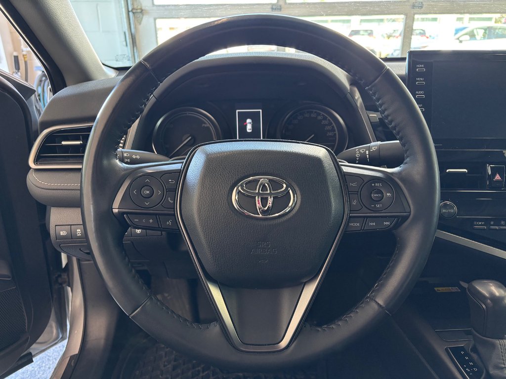 2022 Toyota Camry Hybrid SE in Magog, Quebec - 11 - w1024h768px