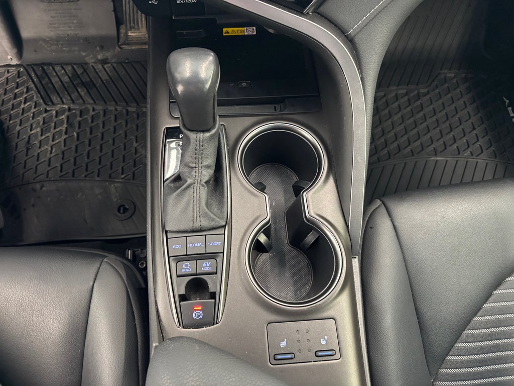 2022 Toyota Camry Hybrid SE in Magog, Quebec - 13 - w1024h768px