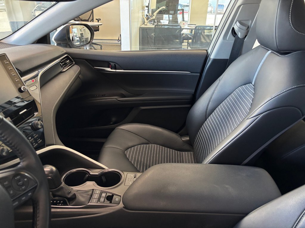 2022 Toyota Camry Hybrid SE in Magog, Quebec - 10 - w1024h768px