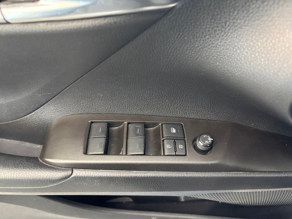 2022 Toyota Camry Hybrid SE in Magog, Quebec - 12 - w1024h768px