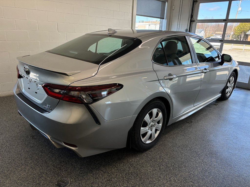2022 Toyota Camry Hybrid SE in Magog, Quebec - 3 - w1024h768px