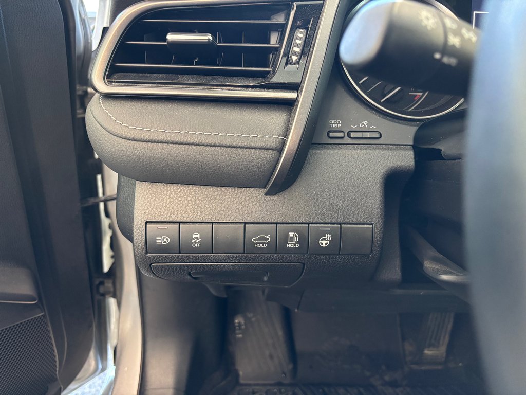 2022 Toyota Camry Hybrid SE in Magog, Quebec - 17 - w1024h768px