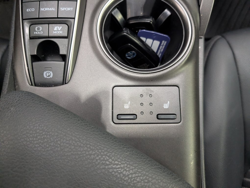 Toyota Camry Hybrid SE 2023 à Magog, Québec - 16 - w1024h768px