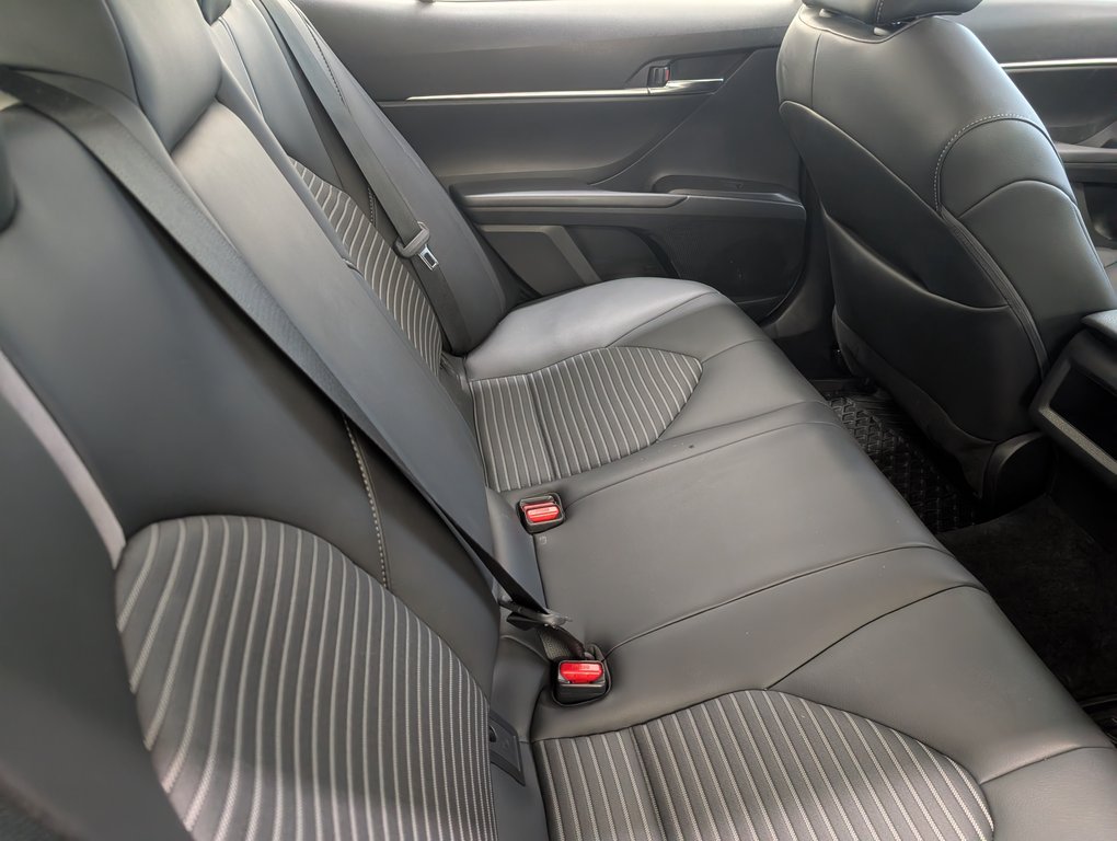 Toyota Camry Hybrid SE 2023 à Magog, Québec - 7 - w1024h768px