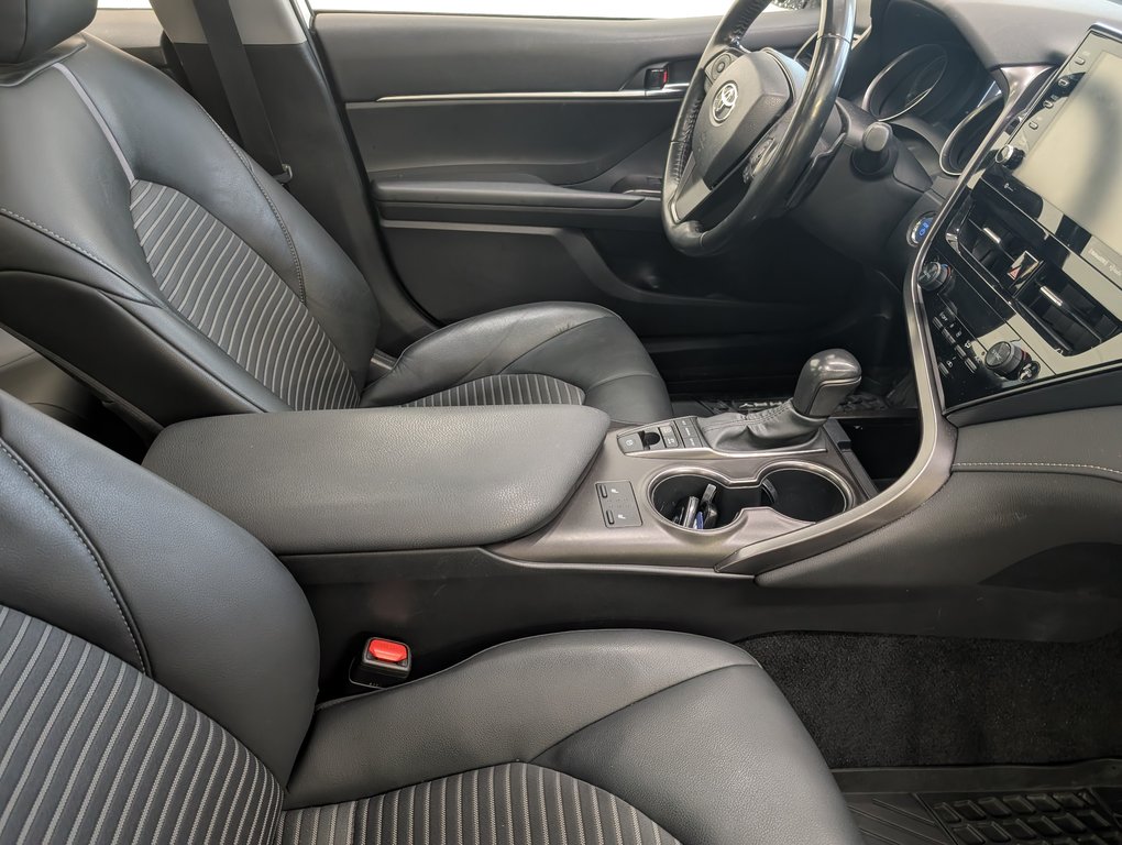 Toyota Camry Hybrid SE 2023 à Magog, Québec - 8 - w1024h768px