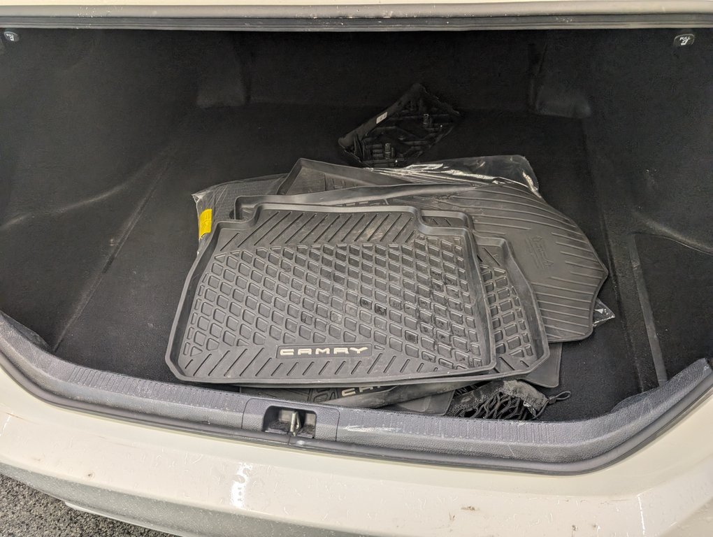 Toyota Camry Hybrid SE 2023 à Magog, Québec - 6 - w1024h768px