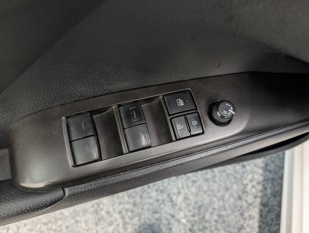 Toyota Camry Hybrid SE 2023 à Magog, Québec - 14 - w1024h768px