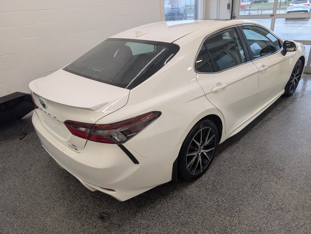 Toyota Camry Hybrid SE 2023 à Magog, Québec - 3 - w1024h768px