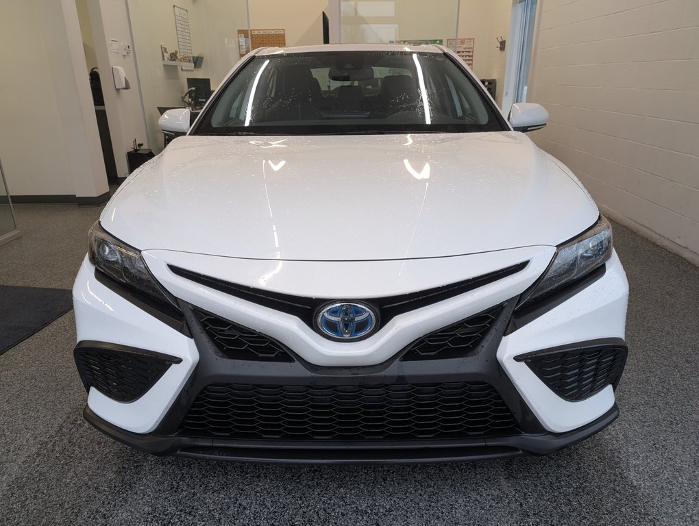 Toyota Camry Hybrid SE 2023 à Magog, Québec - 5 - w1024h768px