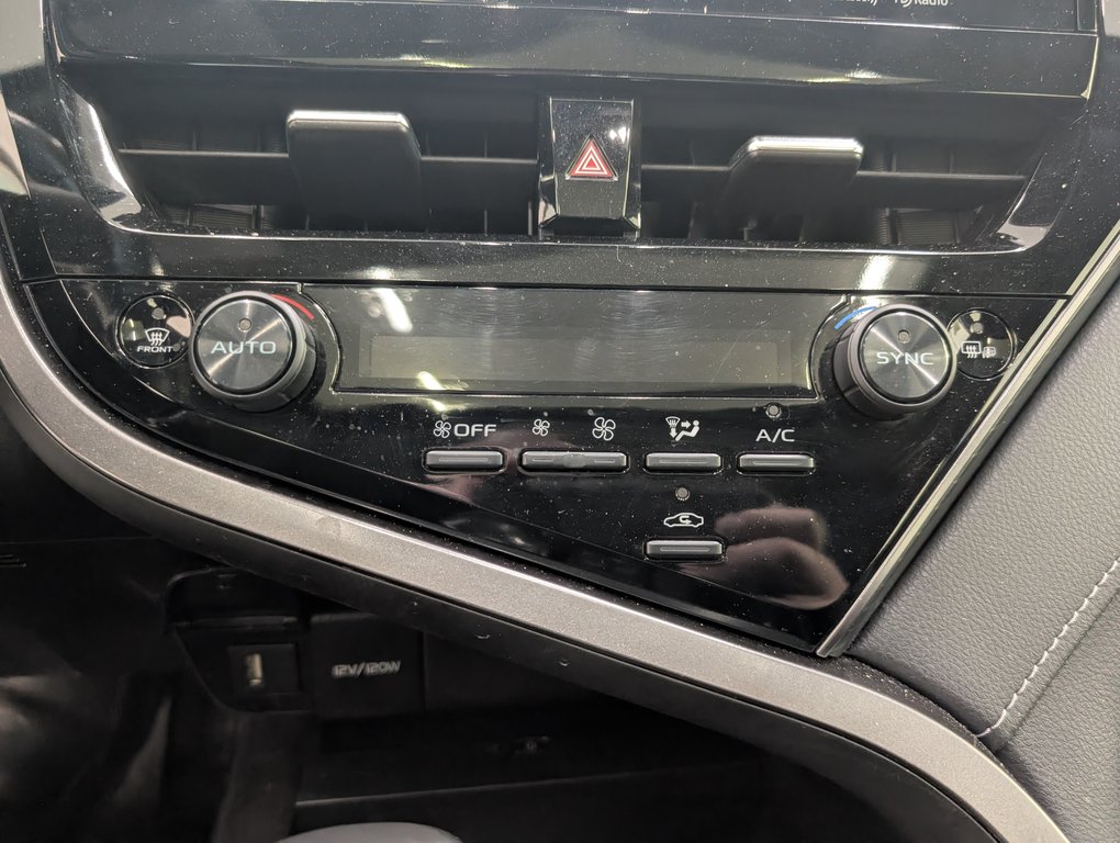 Toyota Camry Hybrid SE 2023 à Magog, Québec - 18 - w1024h768px