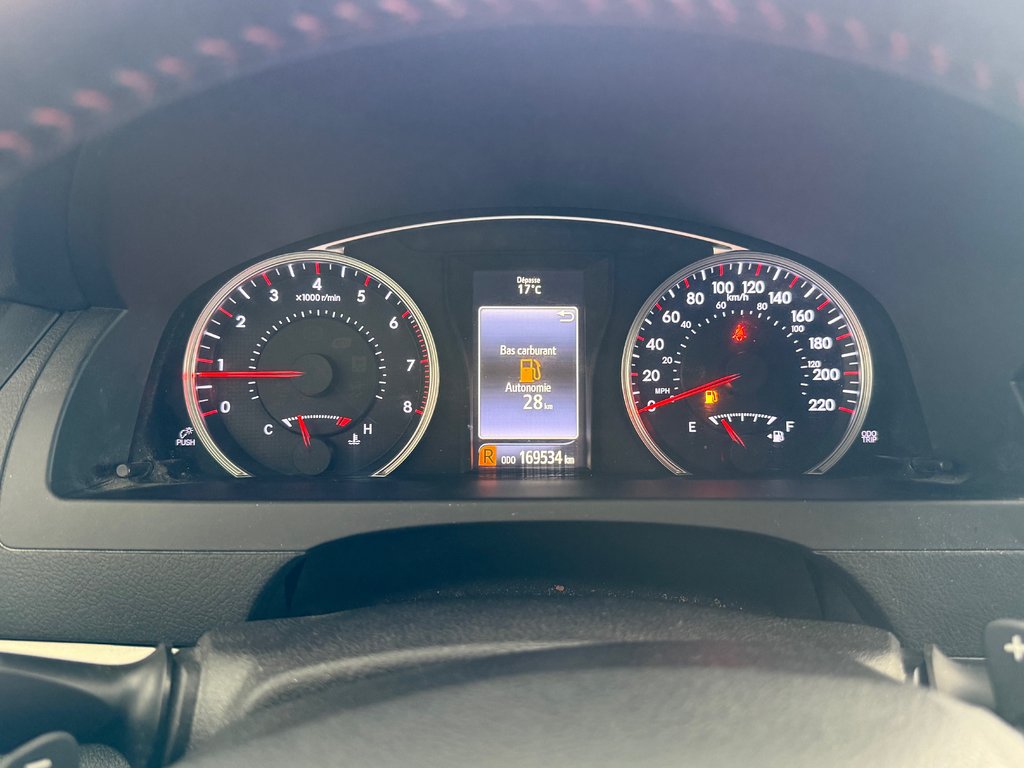 2015 Toyota Camry SE in Magog, Quebec - 16 - w1024h768px