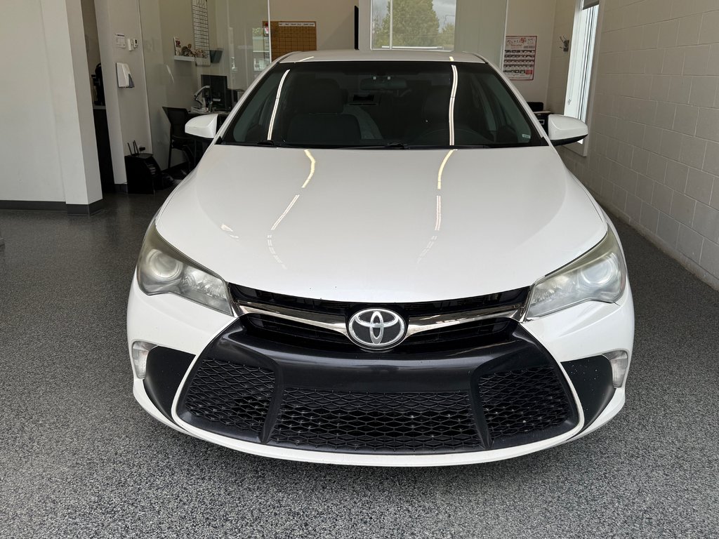2015 Toyota Camry SE in Magog, Quebec - 7 - w1024h768px