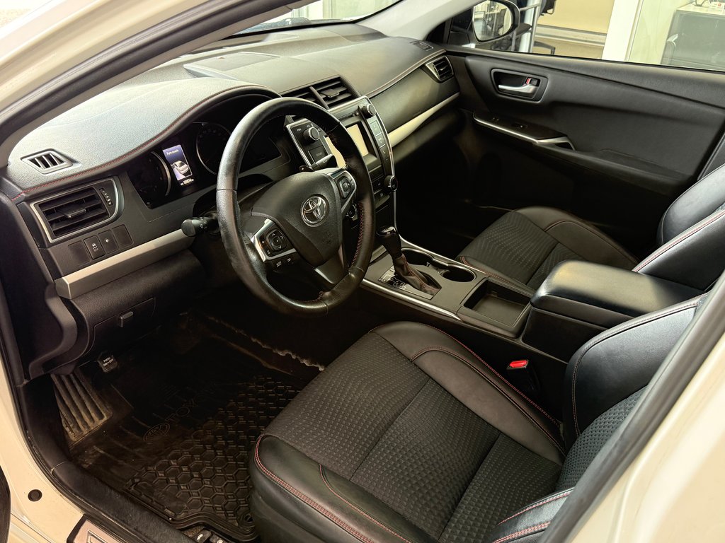 2015 Toyota Camry SE in Magog, Quebec - 9 - w1024h768px