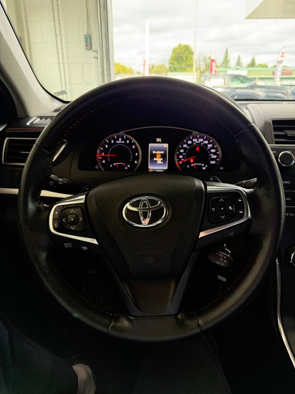 2015 Toyota Camry SE in Magog, Quebec - 11 - w1024h768px