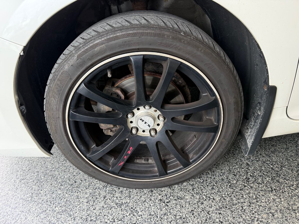 2015 Toyota Camry SE in Magog, Quebec - 18 - w1024h768px