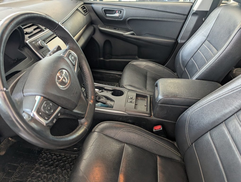 Toyota Camry XLE 2017 à Magog, Québec - 12 - w1024h768px