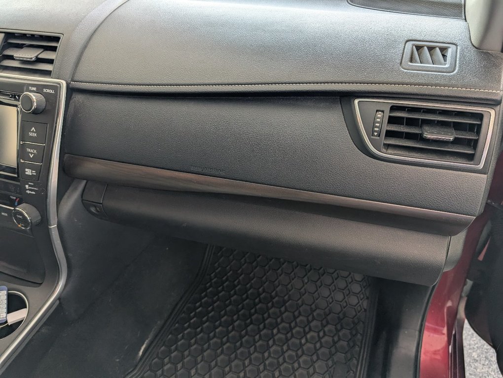 Toyota Camry XLE 2017 à Magog, Québec - 10 - w1024h768px