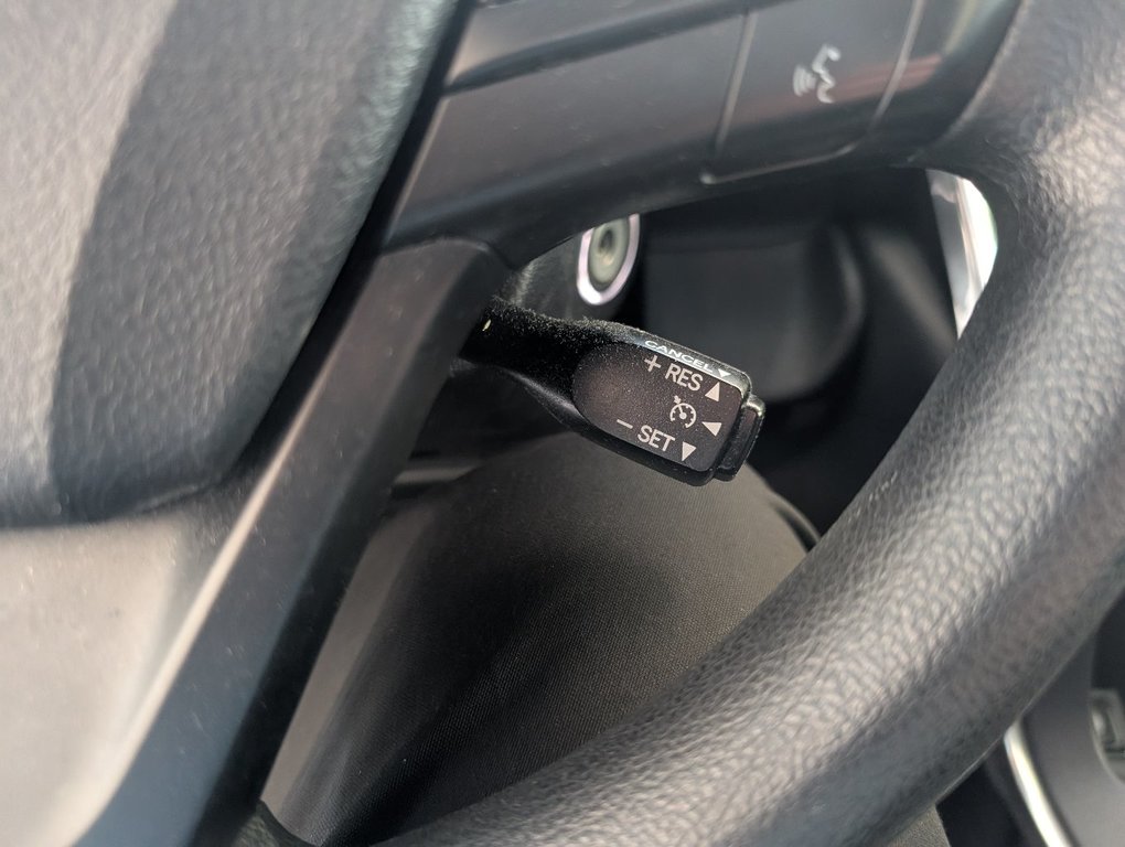 Toyota Camry LE, A/C, 2017 à Magog, Québec - 19 - w1024h768px