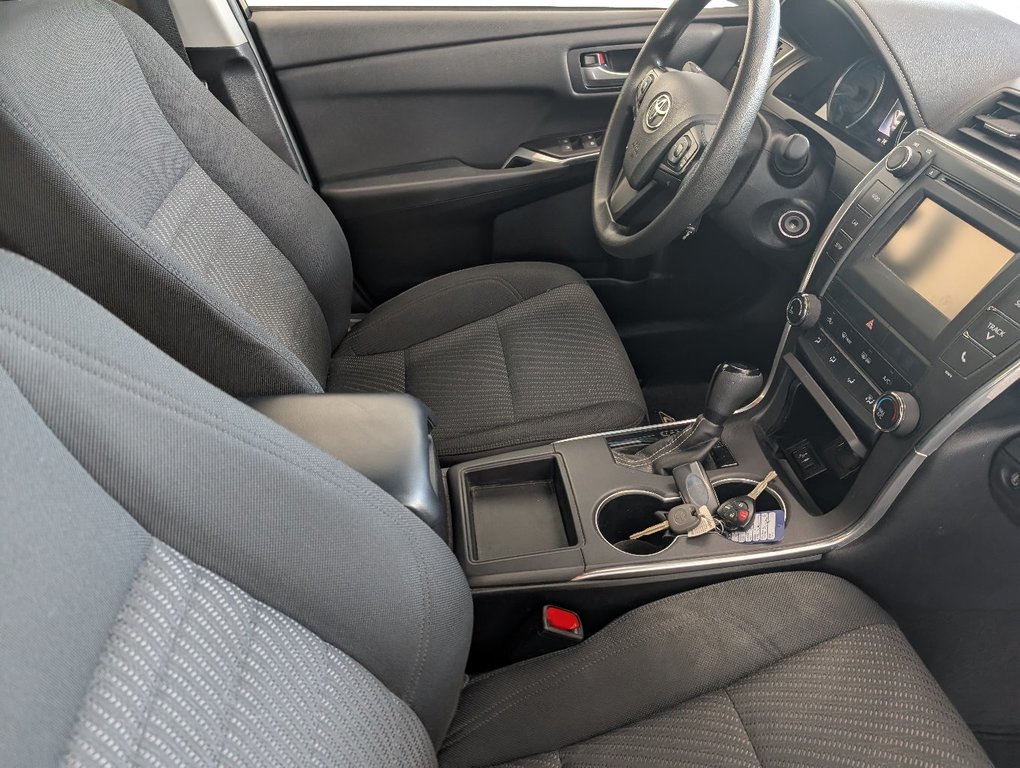 Toyota Camry LE, A/C, 2017 à Magog, Québec - 7 - w1024h768px