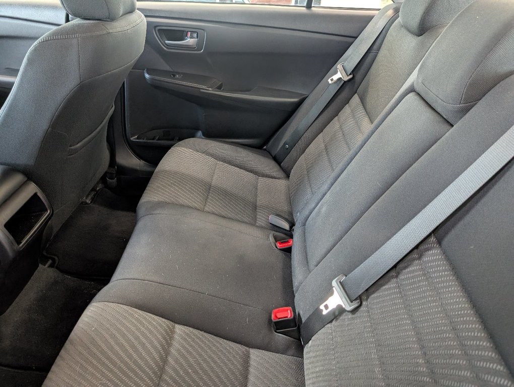Toyota Camry LE, A/C, 2017 à Magog, Québec - 10 - w1024h768px