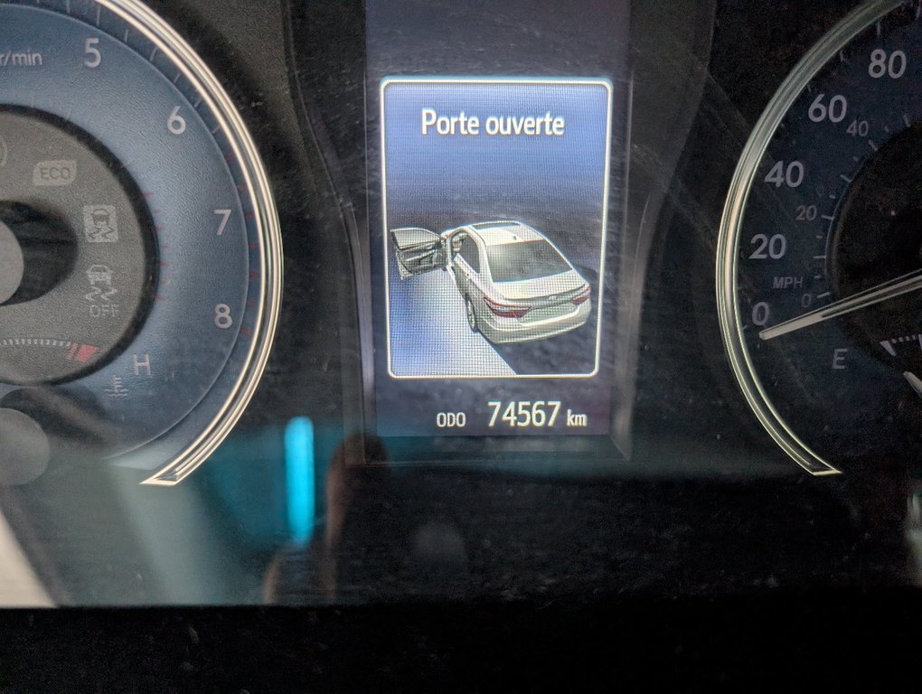 Toyota Camry LE, A/C, 2017 à Magog, Québec - 21 - w1024h768px