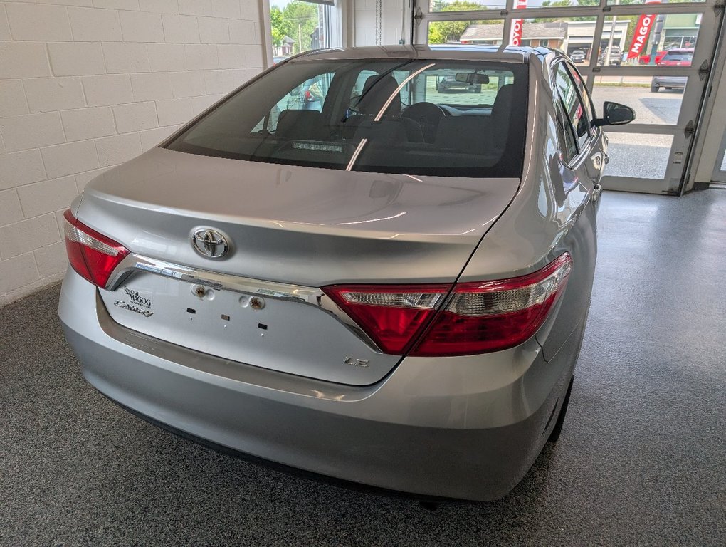Toyota Camry LE, A/C, 2017 à Magog, Québec - 4 - w1024h768px