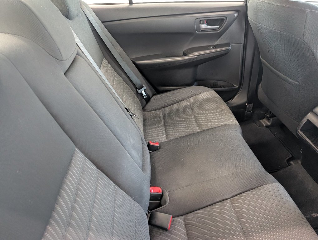 Toyota Camry LE, A/C, 2017 à Magog, Québec - 8 - w1024h768px