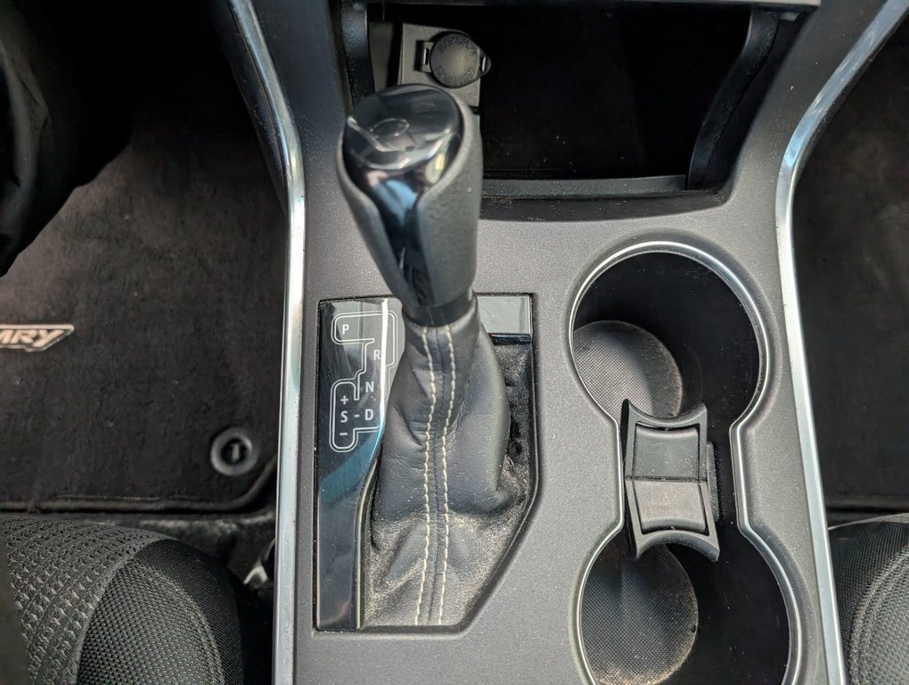 Toyota Camry LE, A/C, 2017 à Magog, Québec - 16 - w1024h768px