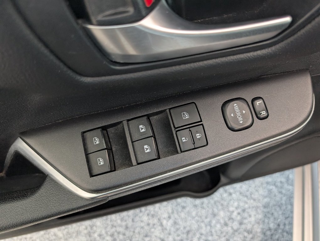 Toyota Camry LE, A/C, 2017 à Magog, Québec - 13 - w1024h768px