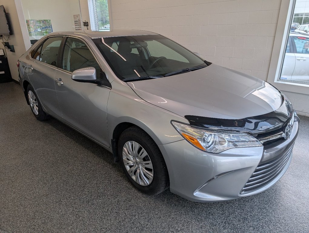 Toyota Camry LE, A/C, 2017 à Magog, Québec - 1 - w1024h768px