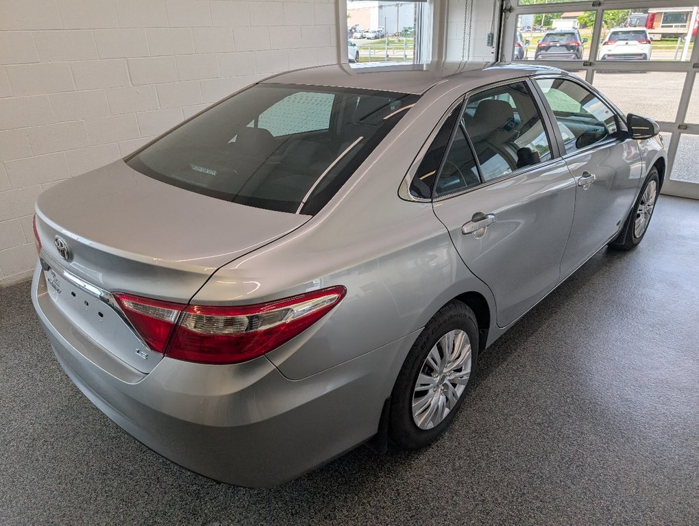Toyota Camry LE, A/C, 2017 à Magog, Québec - 3 - w1024h768px