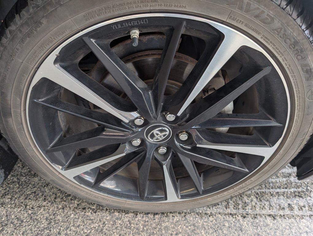2018 Toyota Camry XSE in Magog, Quebec - 25 - w1024h768px