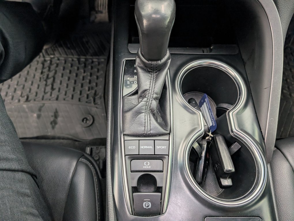 2018 Toyota Camry XSE in Magog, Quebec - 18 - w1024h768px
