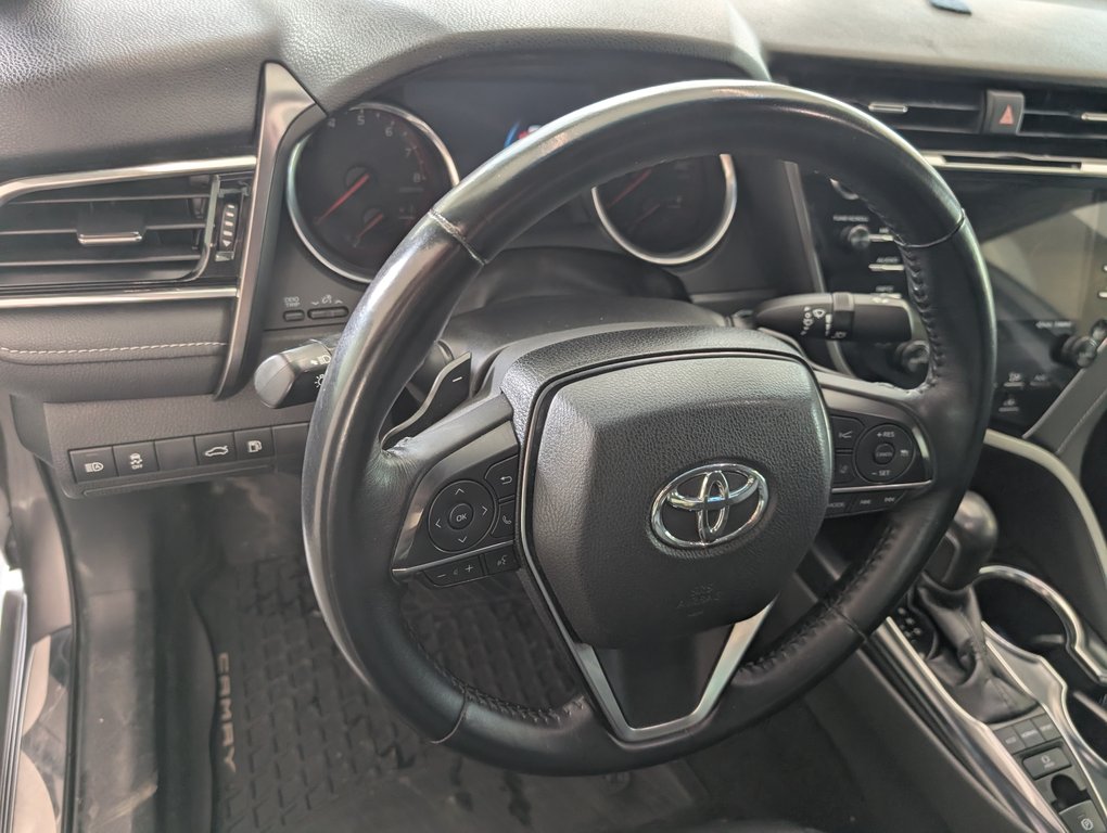 2018 Toyota Camry XSE in Magog, Quebec - 13 - w1024h768px