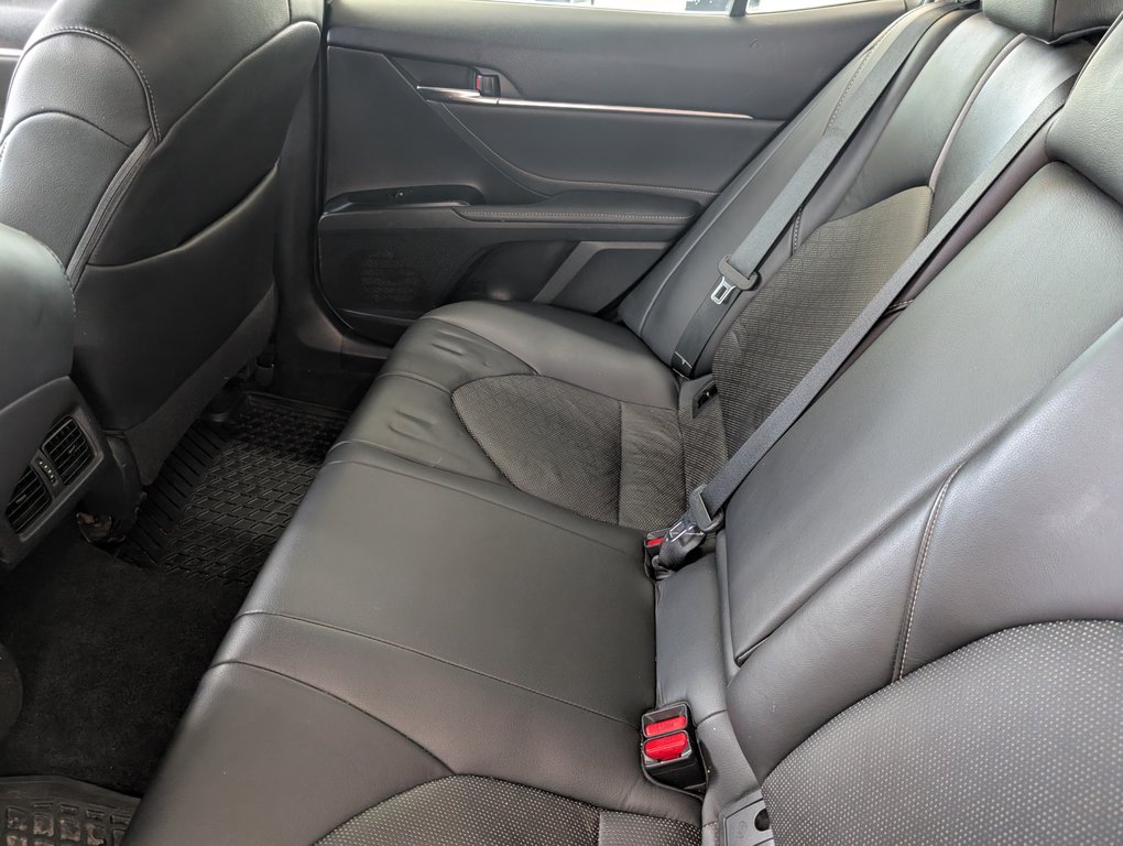 2018 Toyota Camry XSE in Magog, Quebec - 11 - w1024h768px
