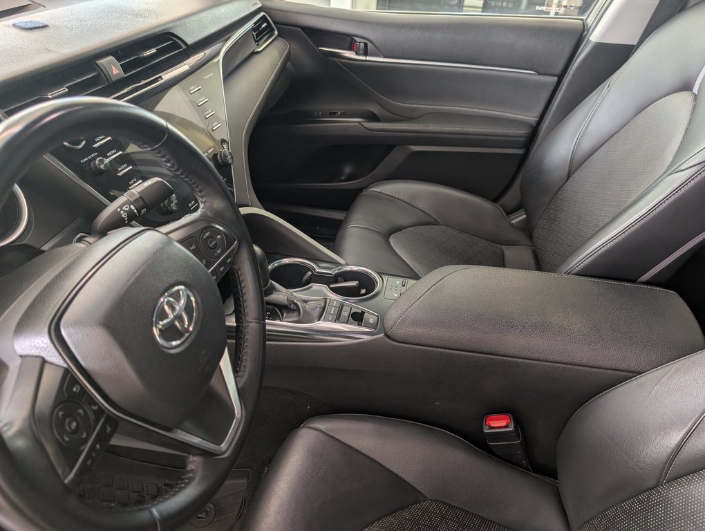 2018 Toyota Camry XSE in Magog, Quebec - 12 - w1024h768px