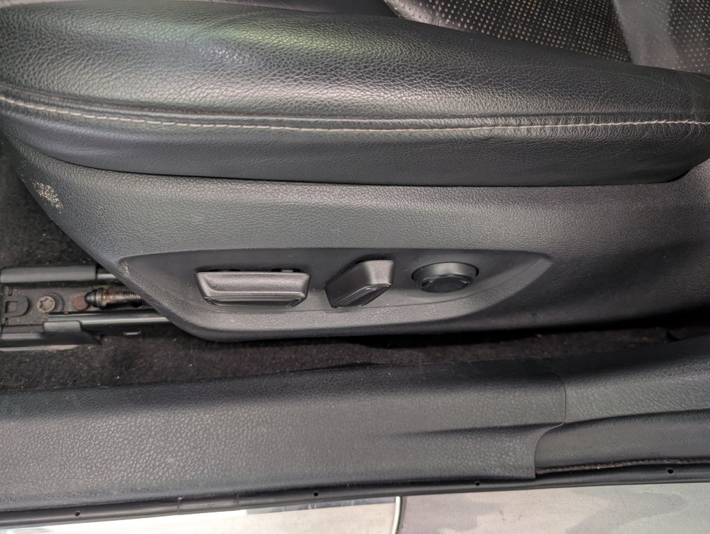 2018 Toyota Camry XSE in Magog, Quebec - 14 - w1024h768px