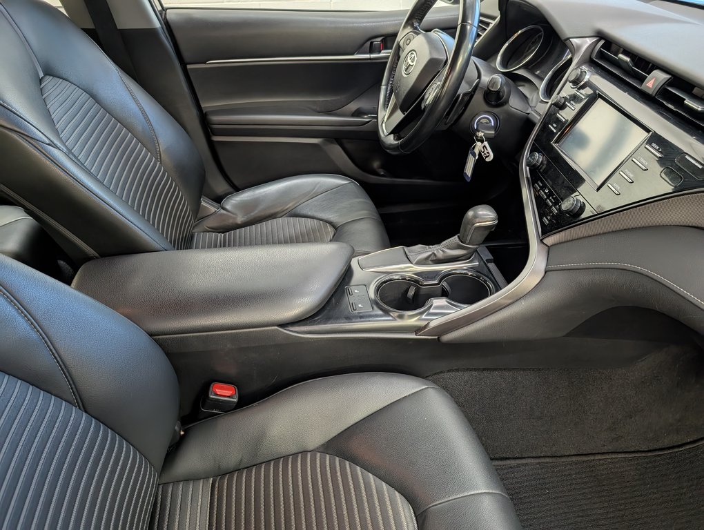 2019 Toyota Camry SE in Magog, Quebec - 9 - w1024h768px