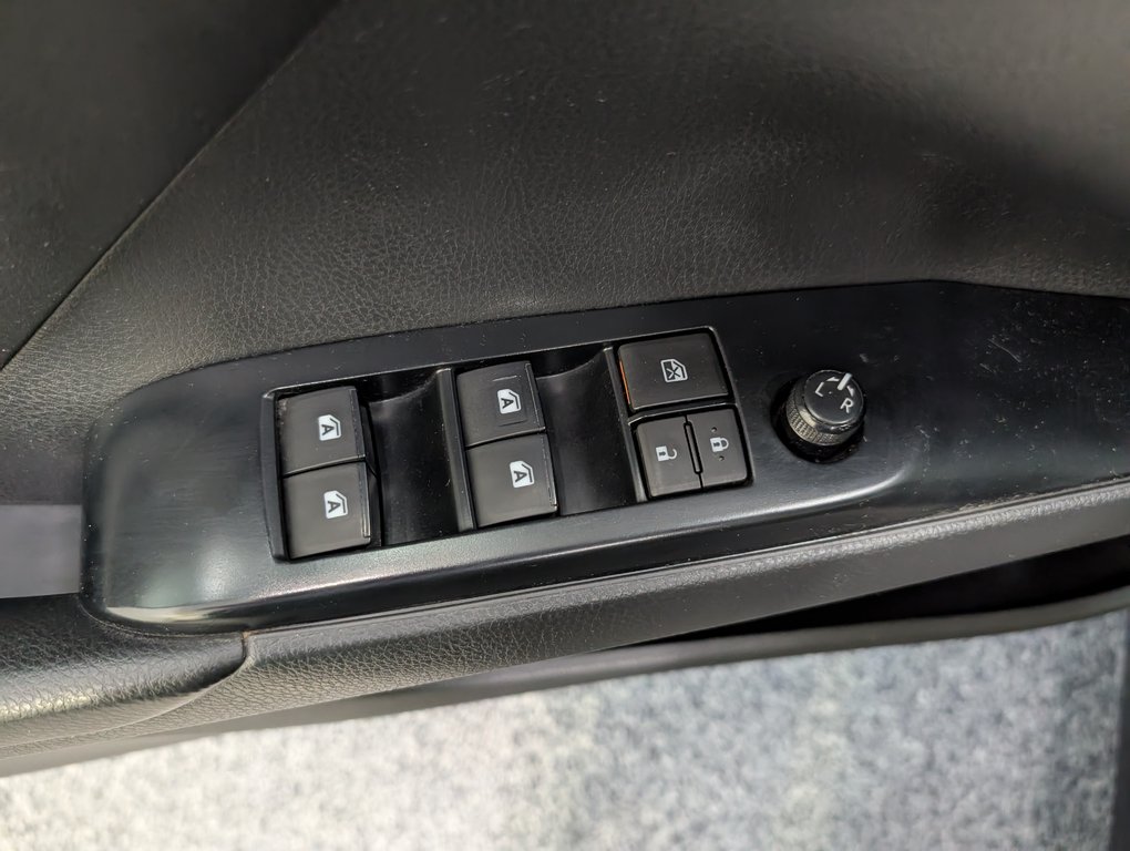 2019 Toyota Camry SE in Magog, Quebec - 15 - w1024h768px