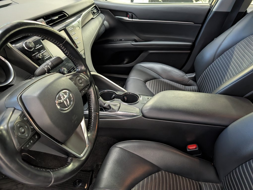 2019 Toyota Camry SE in Magog, Quebec - 12 - w1024h768px