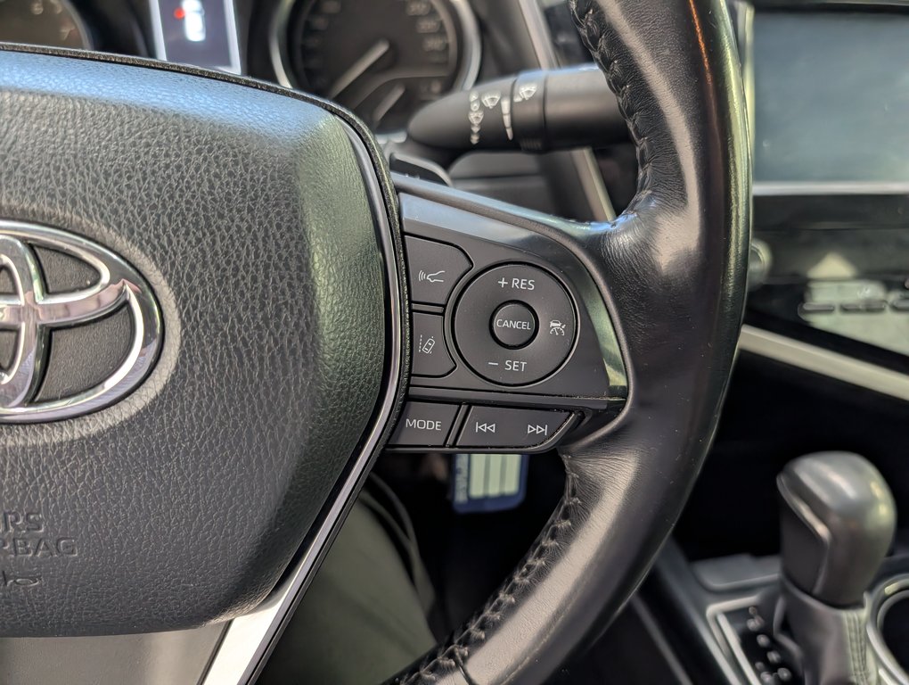 2019 Toyota Camry SE in Magog, Quebec - 20 - w1024h768px