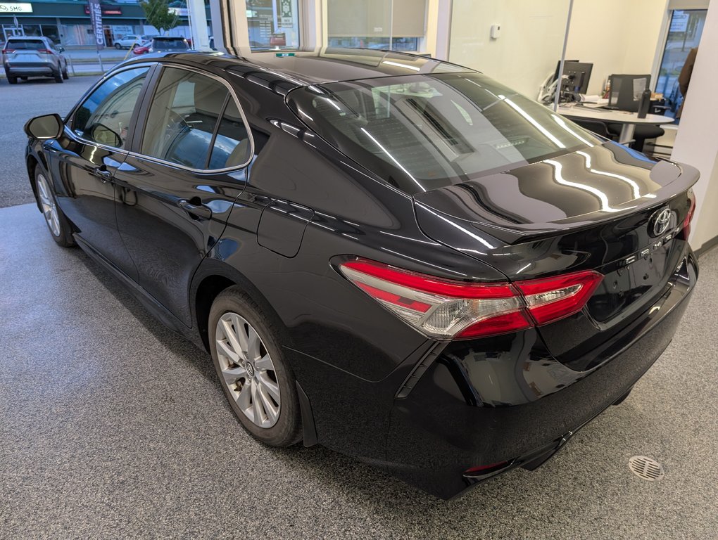 2019 Toyota Camry SE in Magog, Quebec - 5 - w1024h768px
