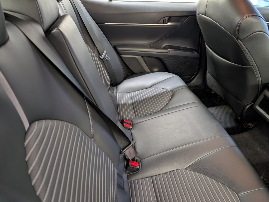 2019 Toyota Camry SE in Magog, Quebec - 8 - w1024h768px